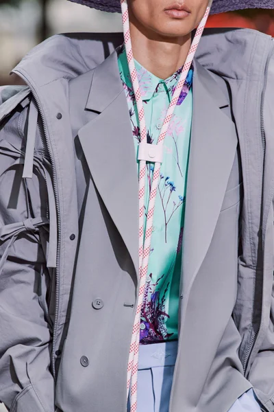 Look 18